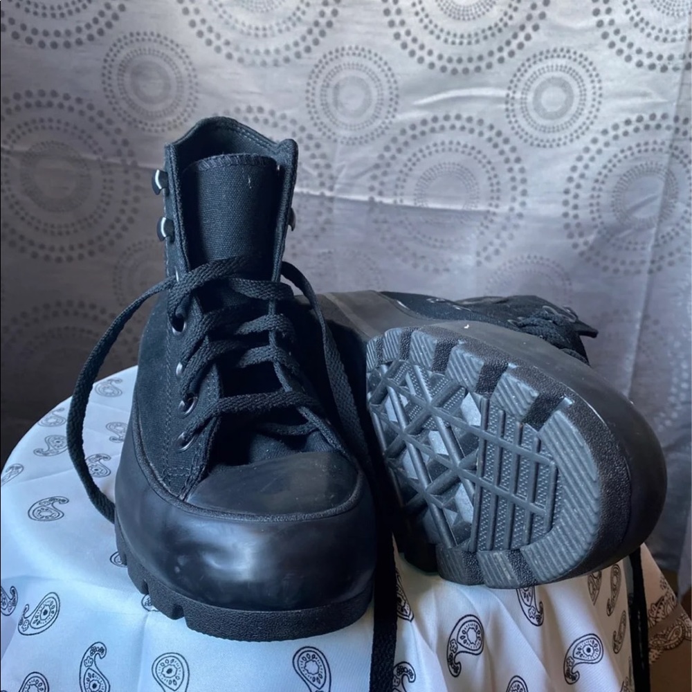Black Converse Lugged